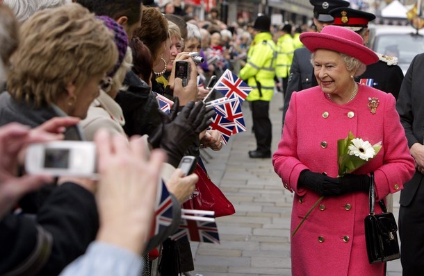 ملوك وسلاطين Queen Elizabeth Size:70.60 Kb Dim: 610 x 398 Size: Kb Dim: x