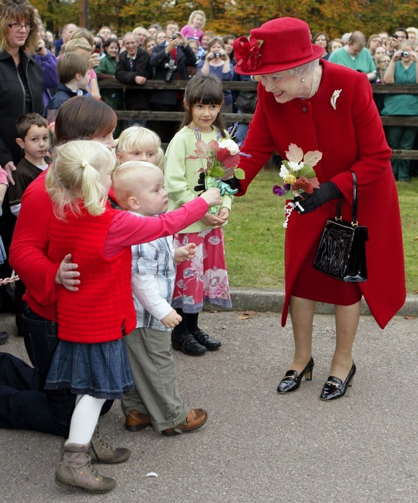 ملوك وسلاطين Queen Elizabeth Size:146.60 Kb Dim: 610 x 733 Size: Kb Dim: x