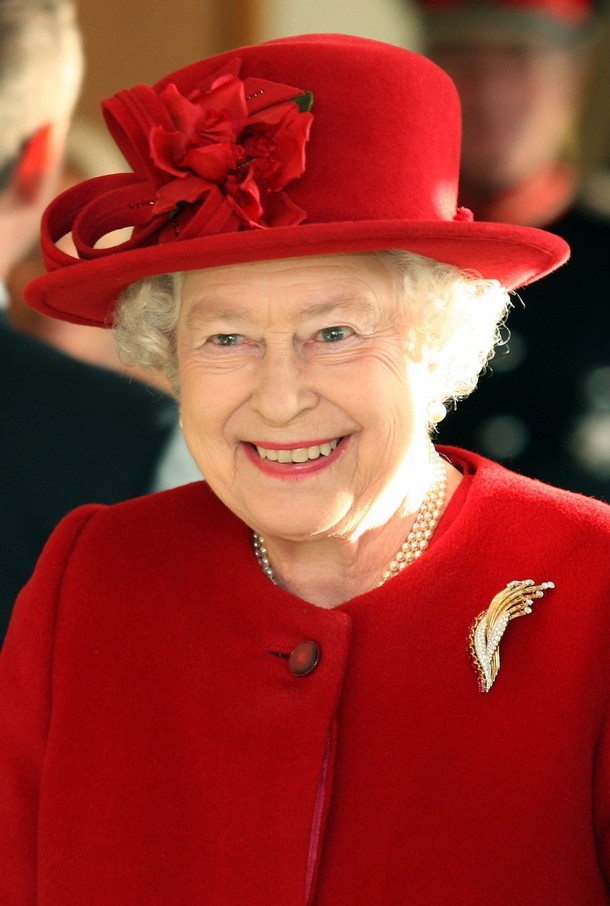 ملوك وسلاطين Queen Elizabeth Size:104.40 Kb Dim: 610 x 906 Size: Kb Dim: x