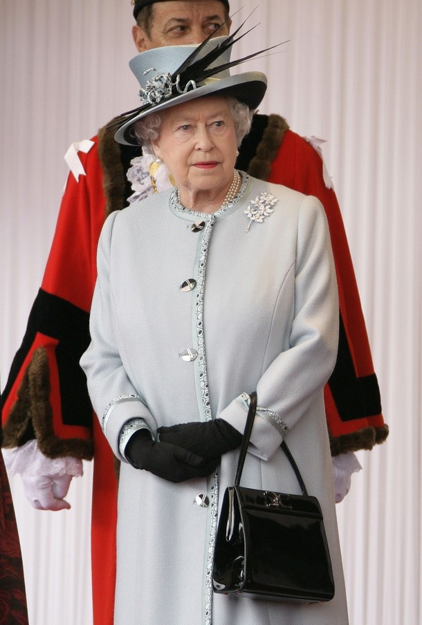 ملوك وسلاطين Queen Elizabeth Size:115.80 Kb Dim: 610 x 904 Size: Kb Dim: x