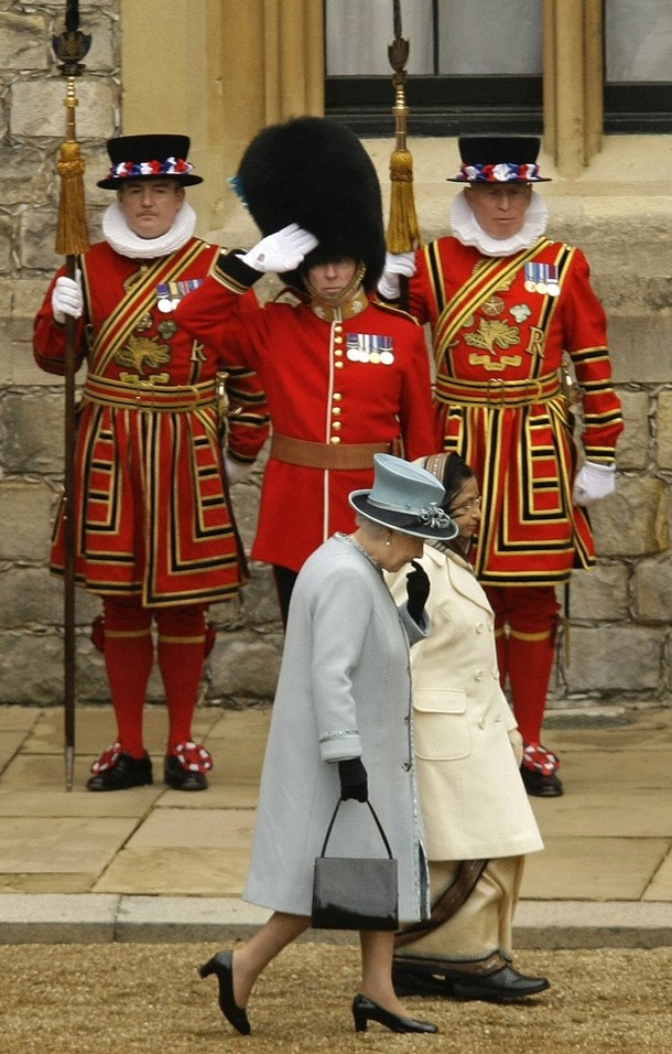 ملوك وسلاطين Queen Elizabeth Size:177.10 Kb Dim: 610 x 956 Size: Kb Dim: x