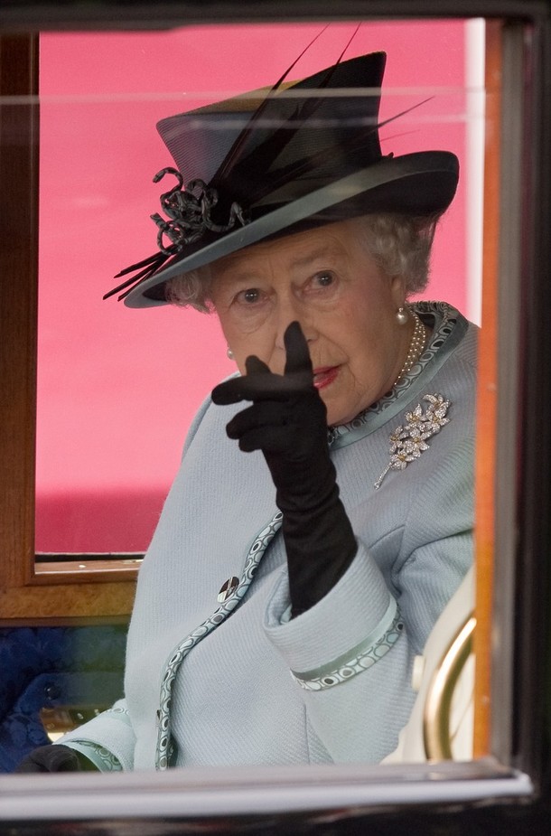 ملوك وسلاطين Queen Elizabeth Size:118.40 Kb Dim: 610 x 925 Size: Kb Dim: x