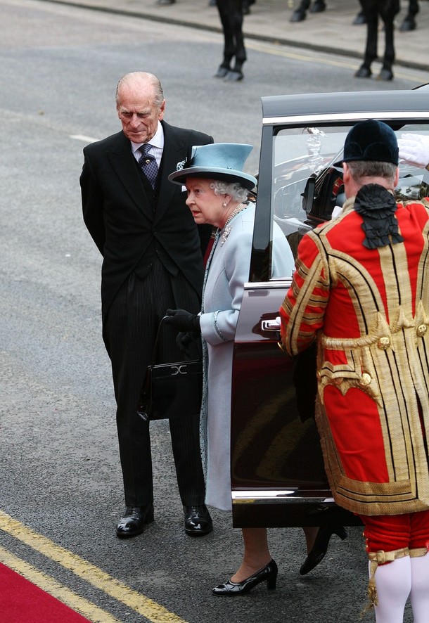 ملوك وسلاطين Queen Elizabeth Size:163.60 Kb Dim: 610 x 886 Size: Kb Dim: x