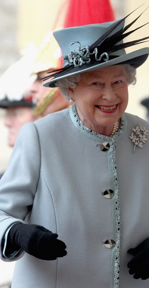 ملوك وسلاطين Queen Elizabeth Size:135.90 Kb Dim: 500 x 964 Size: Kb Dim: x