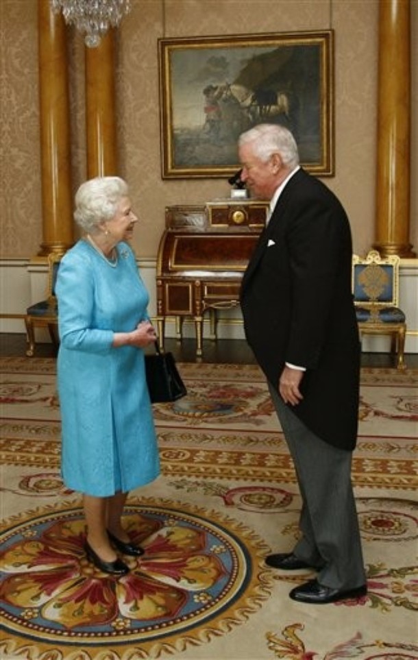 ملوك وسلاطين Queen Elizabeth Size:127.50 Kb Dim: 610 x 963 Size: Kb Dim: x