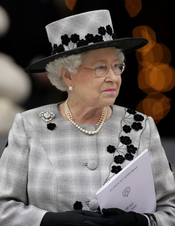 ملوك وسلاطين Queen Elizabeth Size:142.30 Kb Dim: 610 x 786 Size: Kb Dim: x
