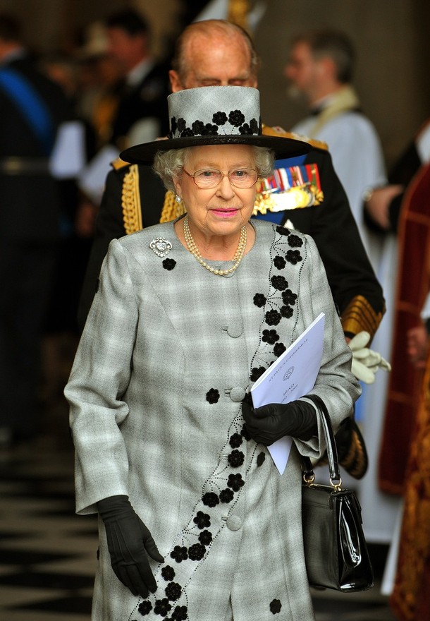 ملوك وسلاطين Queen Elizabeth Size:141.20 Kb Dim: 610 x 880 Size: Kb Dim: x