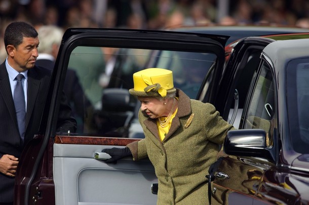ملوك وسلاطين Queen Elizabeth Size:66.70 Kb Dim: 610 x 406 Size: Kb Dim: x