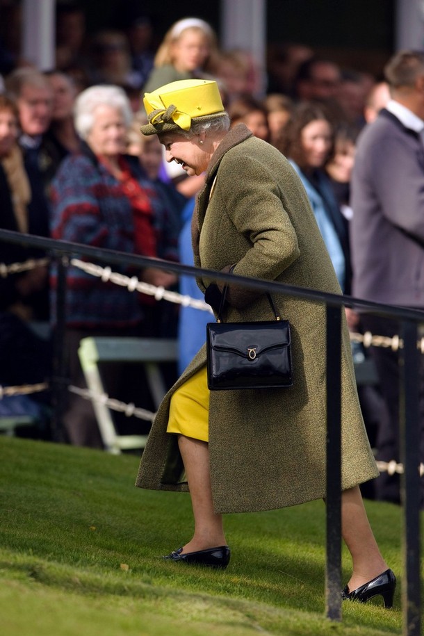 ملوك وسلاطين Queen Elizabeth Size:130.80 Kb Dim: 610 x 915 Size: Kb Dim: x