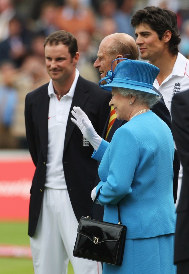 ملوك وسلاطين Queen Elizabeth Size:109.10 Kb Dim: 610 x 881 Size: Kb Dim: x
