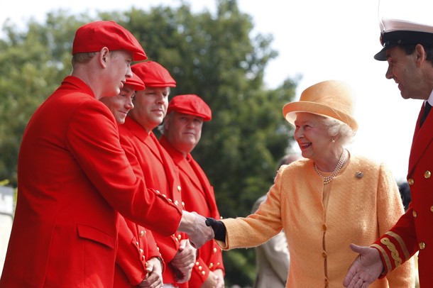 ملوك وسلاطين Queen Elizabeth Size:60.80 Kb Dim: 610 x 406 Size: Kb Dim: x