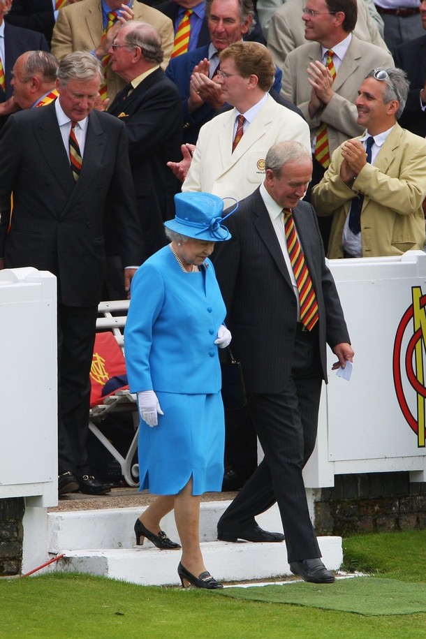 ملوك وسلاطين Queen Elizabeth Size:145.70 Kb Dim: 610 x 915 Size: Kb Dim: x