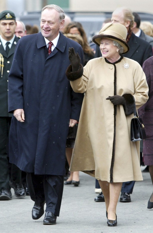 ملوك وسلاطين Queen Elizabeth Size:118.30 Kb Dim: 610 x 932 Size: Kb Dim: x