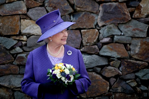 ملوك وسلاطين Queen Elizabeth Size:75.90 Kb Dim: 610 x 406 Size: Kb Dim: x