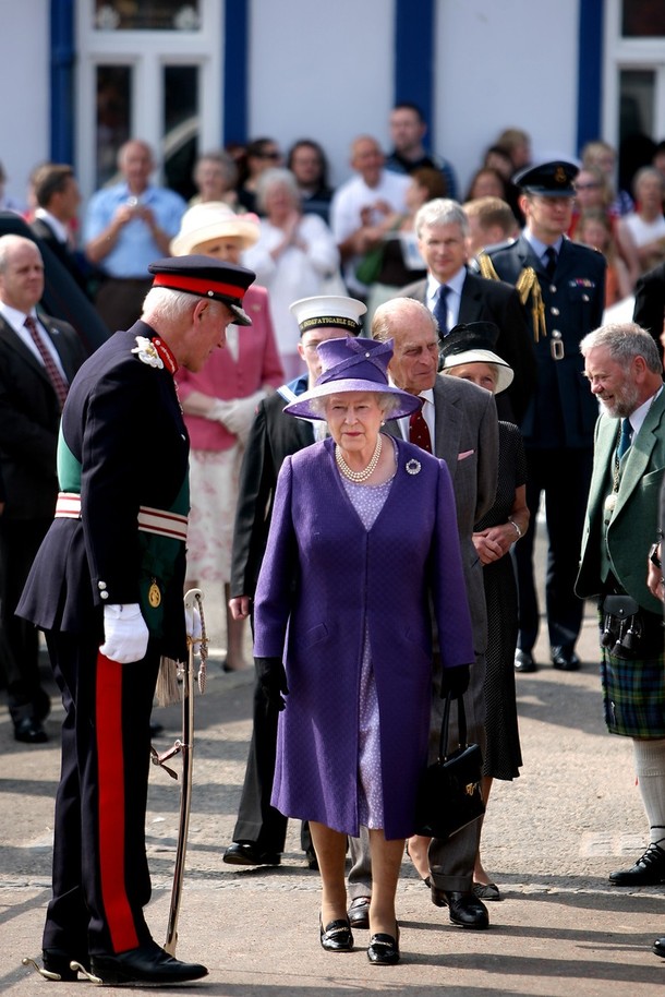 ملوك وسلاطين Queen Elizabeth Size:151.80 Kb Dim: 610 x 914 Size: Kb Dim: x