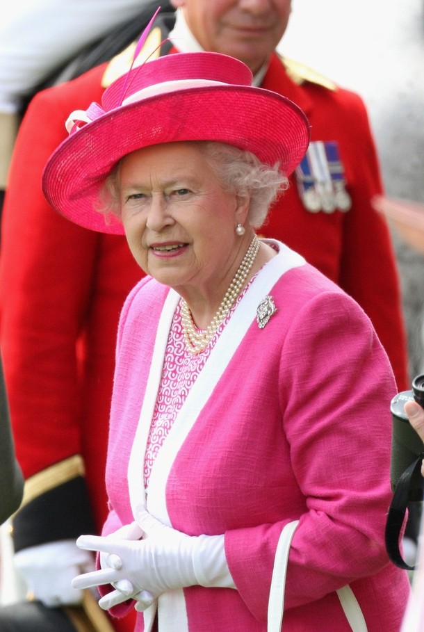 ملوك وسلاطين Queen Elizabeth Size:126.70 Kb Dim: 610 x 909 Size: Kb Dim: x