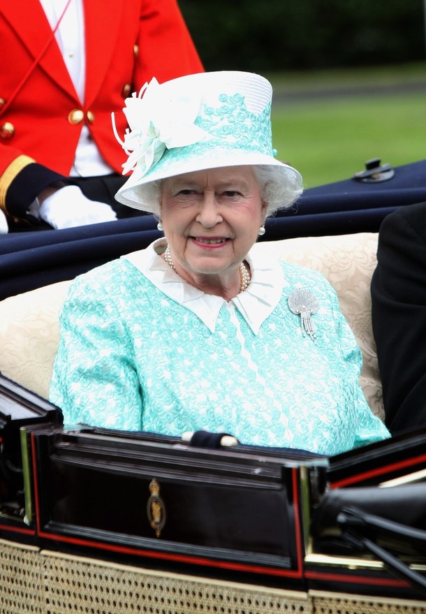 ملوك وسلاطين Queen Elizabeth Size:130.00 Kb Dim: 610 x 879 Size: Kb Dim: x