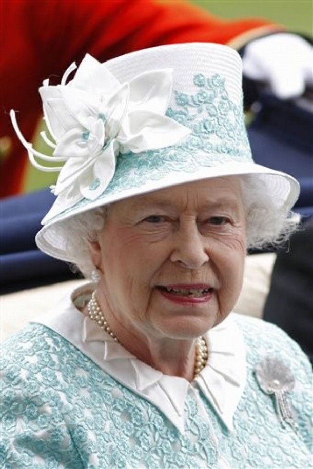 ملوك وسلاطين Queen Elizabeth Size:112.90 Kb Dim: 610 x 915 Size: Kb Dim: x
