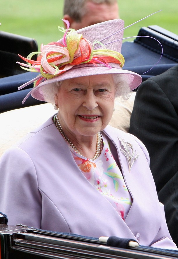 ملوك وسلاطين Queen Elizabeth Size:131.60 Kb Dim: 610 x 884 Size: Kb Dim: x