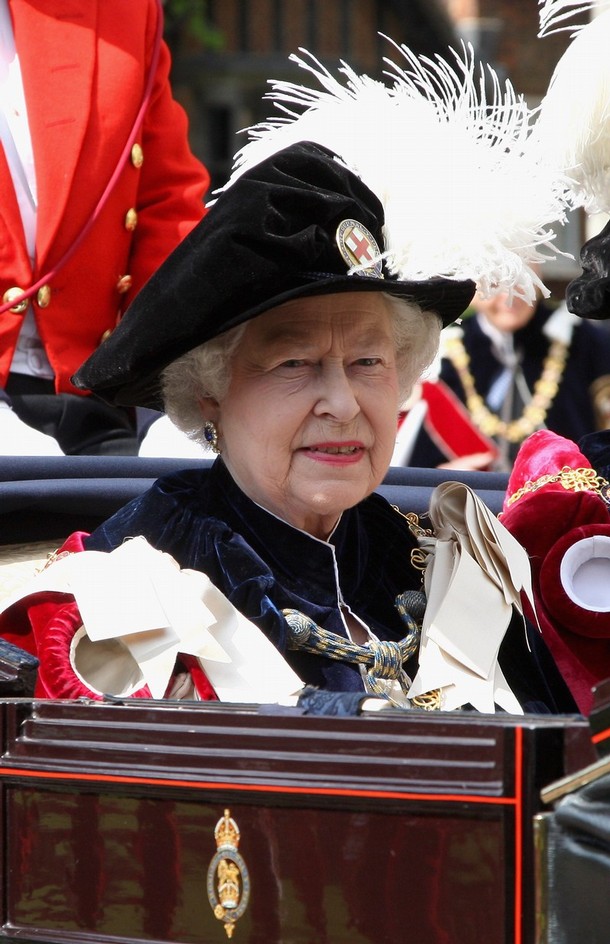 ملوك وسلاطين Queen Elizabeth Size:148.50 Kb Dim: 610 x 944 Size: Kb Dim: x