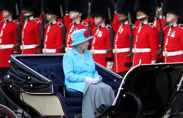 ملوك وسلاطين Queen Elizabeth Size:77.90 Kb Dim: 610 x 394 Size: Kb Dim: x
