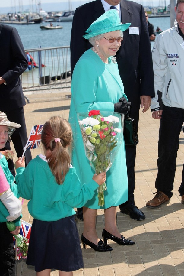 ملوك وسلاطين Queen Elizabeth Size:146.60 Kb Dim: 610 x 913 Size: Kb Dim: x