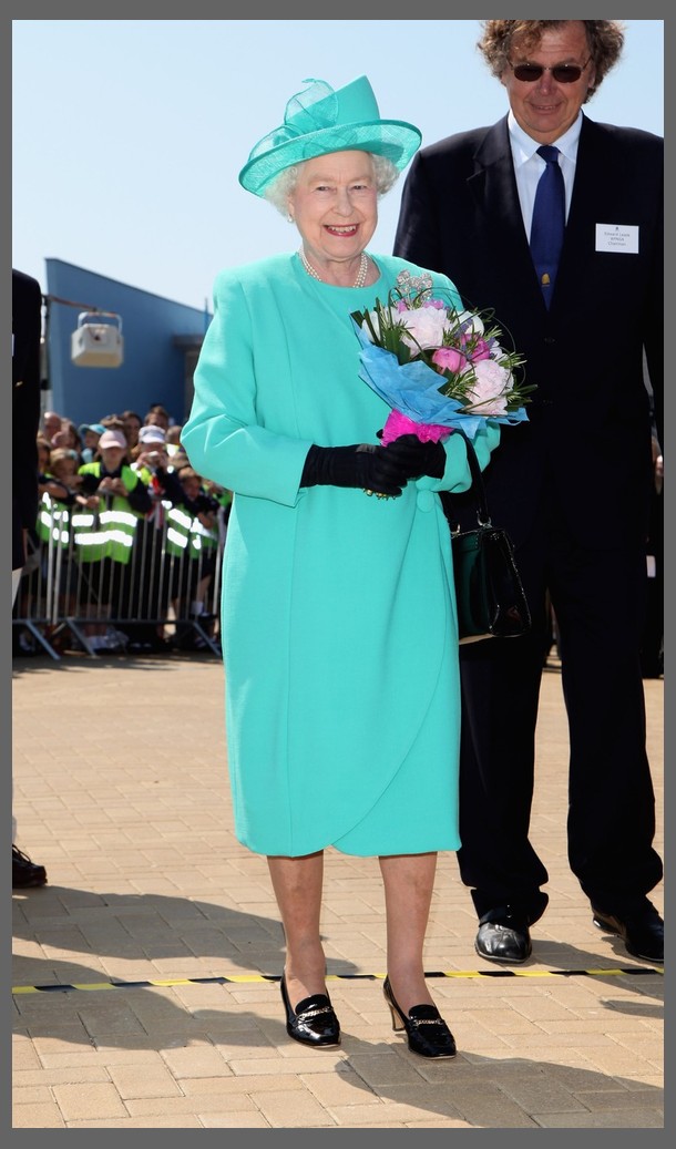 ملوك وسلاطين Queen Elizabeth Size:124.20 Kb Dim: 610 x 1037 Size: Kb Dim: x