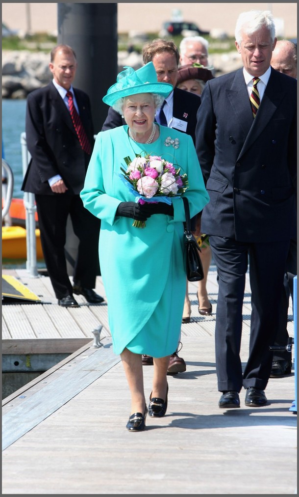 ملوك وسلاطين Queen Elizabeth Size:141.20 Kb Dim: 610 x 1012 Size: Kb Dim: x