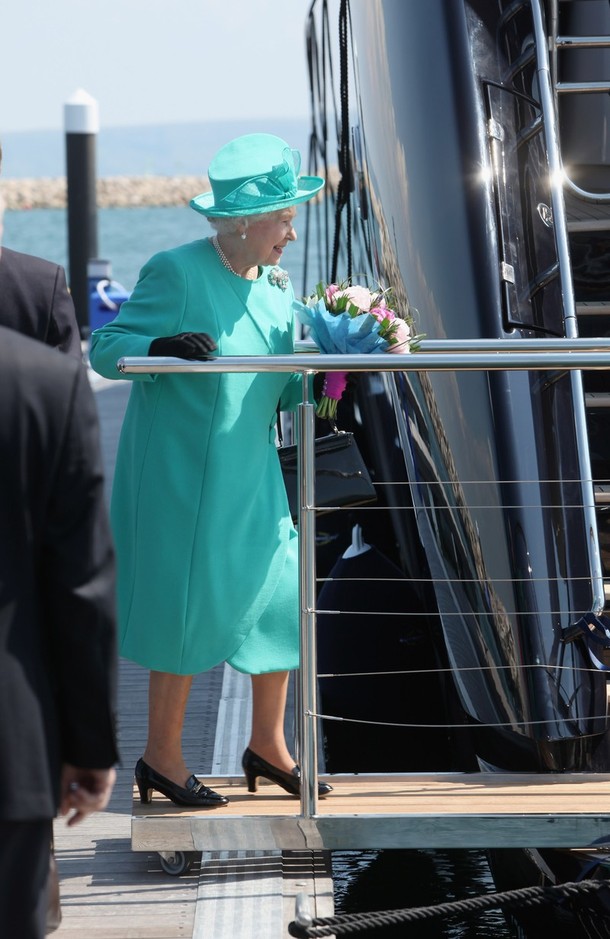 ملوك وسلاطين Queen Elizabeth Size:126.80 Kb Dim: 610 x 939 Size: Kb Dim: x