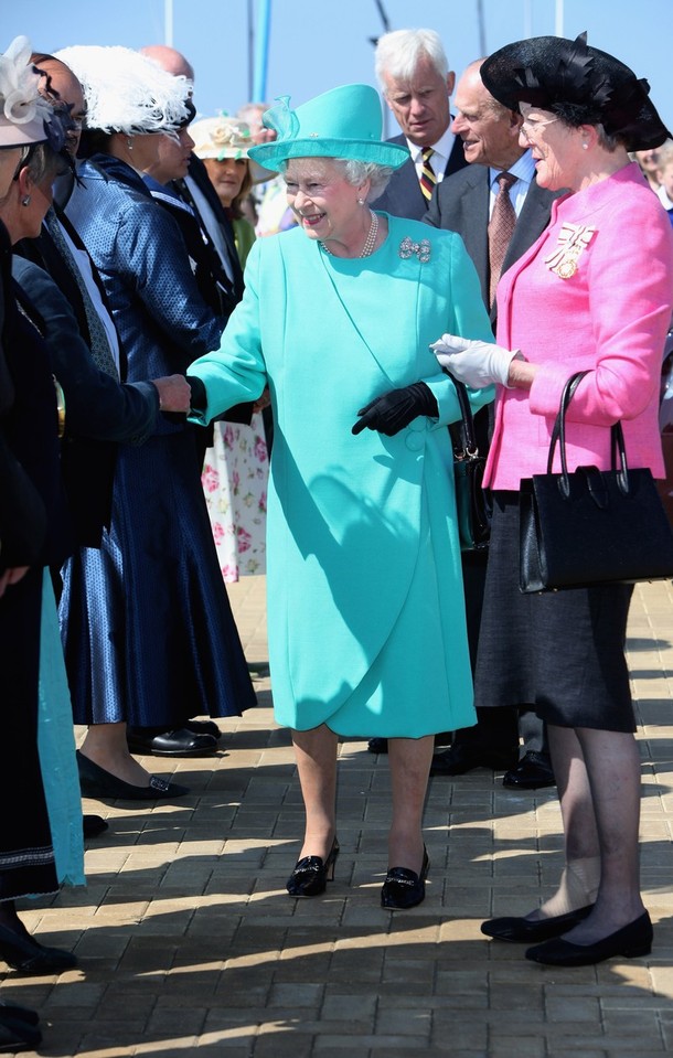 ملوك وسلاطين Queen Elizabeth Size:152.50 Kb Dim: 610 x 959 Size: Kb Dim: x
