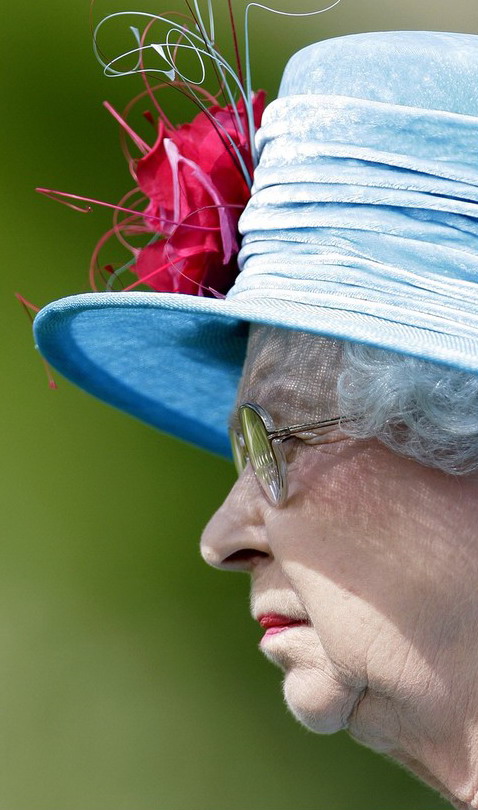 ملوك وسلاطين Queen Elizabeth Size:108.60 Kb Dim: 478 x 810 Size: Kb Dim: x