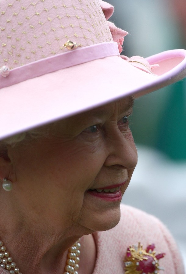 ملوك وسلاطين Queen Elizabeth Size:90.00 Kb Dim: 610 x 898 Size: Kb Dim: x