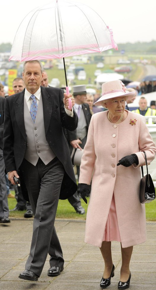 ملوك وسلاطين Queen Elizabeth Size:133.20 Kb Dim: 526 x 974 Size: Kb Dim: x