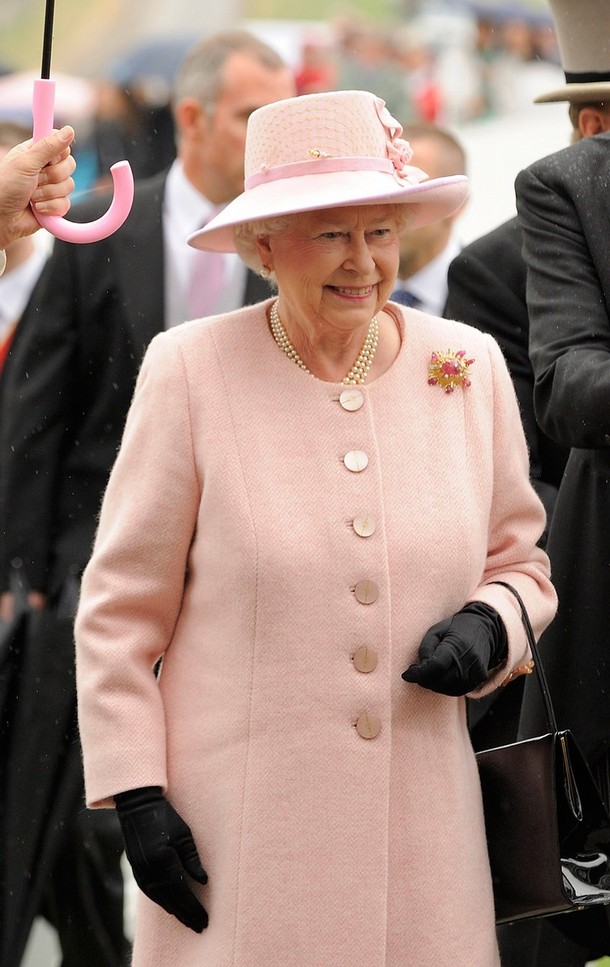 ملوك وسلاطين Queen Elizabeth Size:138.70 Kb Dim: 610 x 967 Size: Kb Dim: x