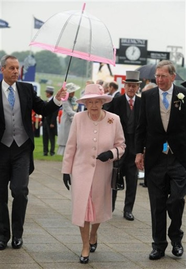 ملوك وسلاطين Queen Elizabeth Size:96.50 Kb Dim: 610 x 879 Size: Kb Dim: x