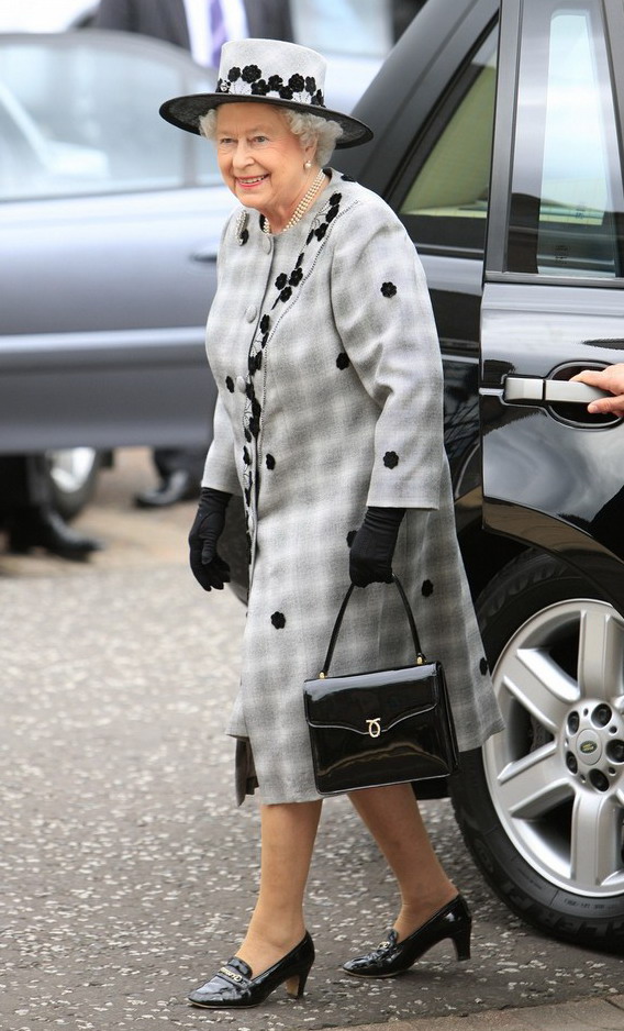 ملوك وسلاطين Queen Elizabeth Size:150.60 Kb Dim: 568 x 938 Size: Kb Dim: x