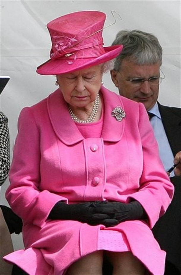 ملوك وسلاطين Queen Elizabeth Size:114.10 Kb Dim: 610 x 929 Size: Kb Dim: x