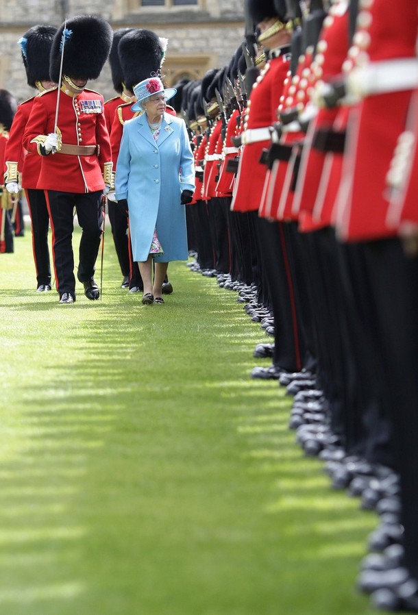ملوك وسلاطين Queen Elizabeth Size:121.80 Kb Dim: 610 x 898 Size: Kb Dim: x