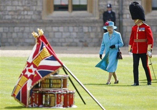 ملوك وسلاطين Queen Elizabeth Size:65.70 Kb Dim: 610 x 428 Size: Kb Dim: x