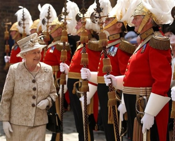 ملوك وسلاطين Queen Elizabeth Size:90.80 Kb Dim: 610 x 492 Size: Kb Dim: x