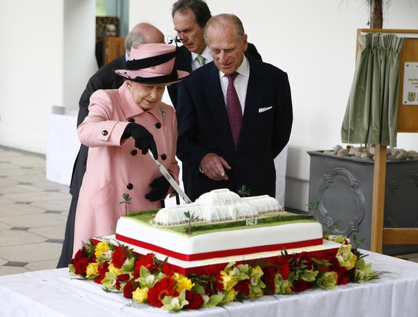 ملوك وسلاطين Queen Elizabeth Size:73.30 Kb Dim: 610 x 463 Size: Kb Dim: x