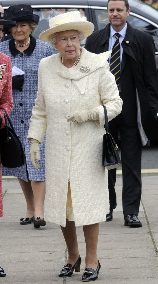 ملوك وسلاطين Queen Elizabeth Size:163.90 Kb Dim: 548 x 983 Size: Kb Dim: x