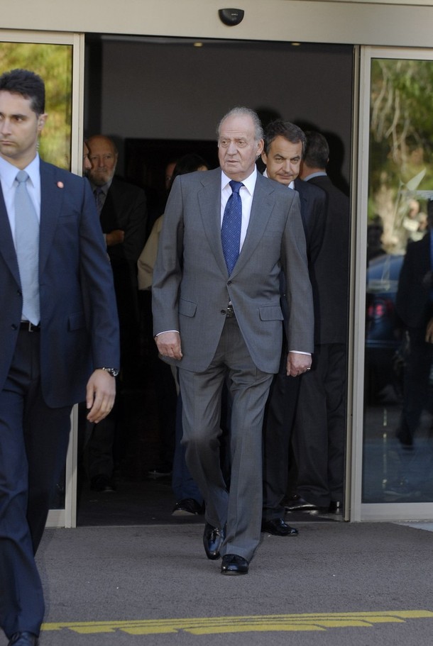 ملوك وسلاطين King Juan Carlos Size:102.20 Kb Dim: 610 x 911 Size: Kb Dim: x
