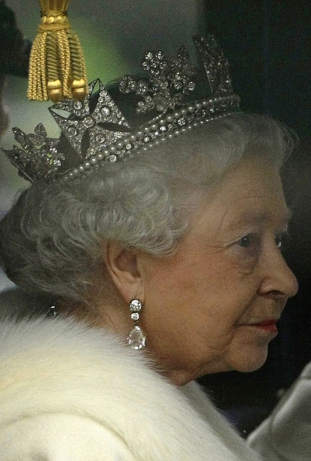 ملوك وسلاطين Queen Elizabeth Size:170.80 Kb Dim: 610 x 902 Size: Kb Dim: x