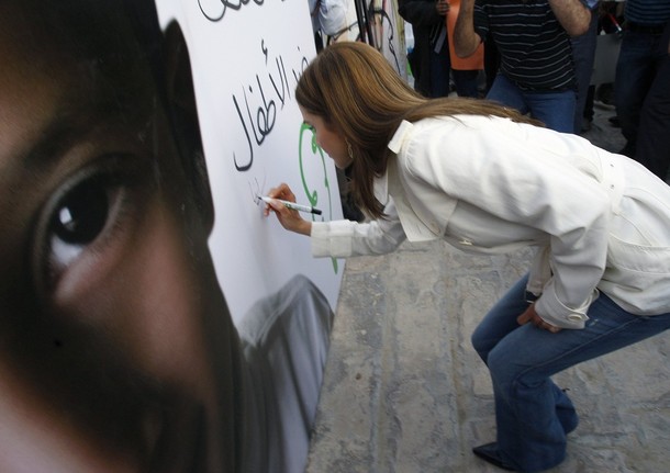 ملوك وسلاطين الملكة رانيا Size:55.40 Kb Dim: 610 x 431 Size: Kb Dim: x