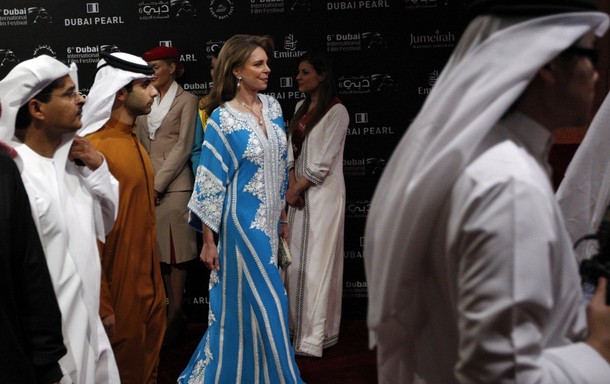 ملوك وسلاطين الملكة نور Size:63.30 Kb Dim: 610 x 384 Size: Kb Dim: x