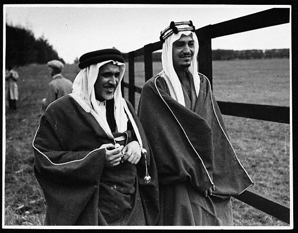 ملوك وسلاطين Emir Khalid Feisal Visits Size:63.90 Kb Dim: 614 x 480 Size: Kb Dim: x
