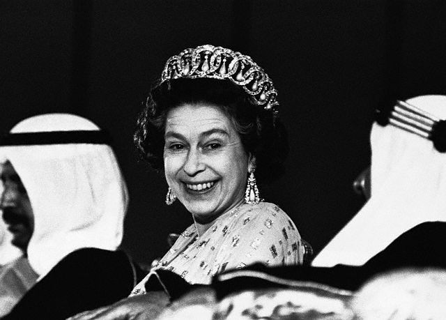 ملوك وسلاطين زيارة اليزبث للبحرين Size:45.10 Kb Dim: 640 x 459 Size: Kb Dim: x