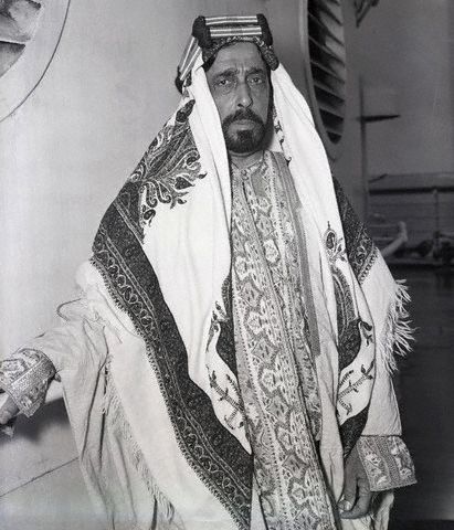 ملوك وسلاطين Sheik Hamad bin Isa al Kh Size:49.10 Kb Dim: 411 x 480 Size: Kb Dim: x
