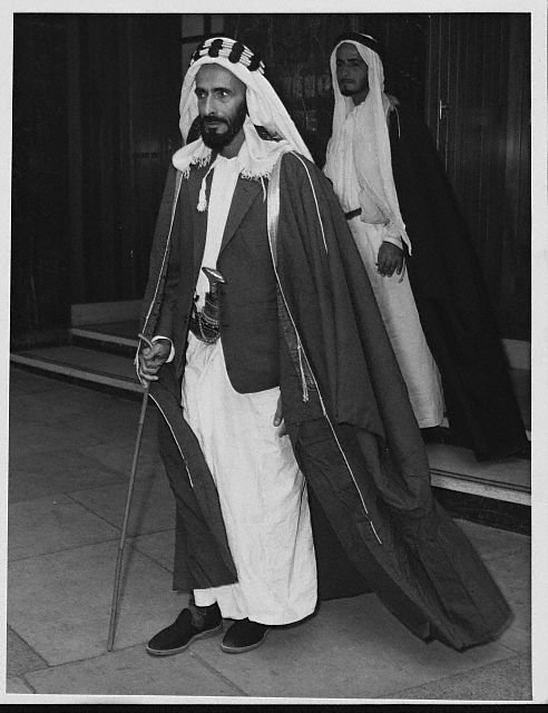 ملوك وسلاطين سلطان بن زايد 19-1-1961 Size:52.50 Kb Dim: 492 x 640 Size: Kb Dim: x